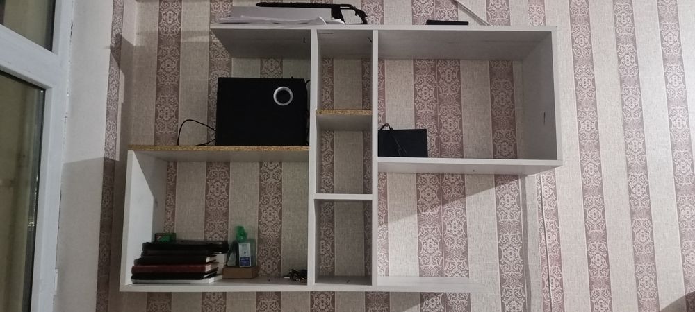 Парта и книжый полка на стену