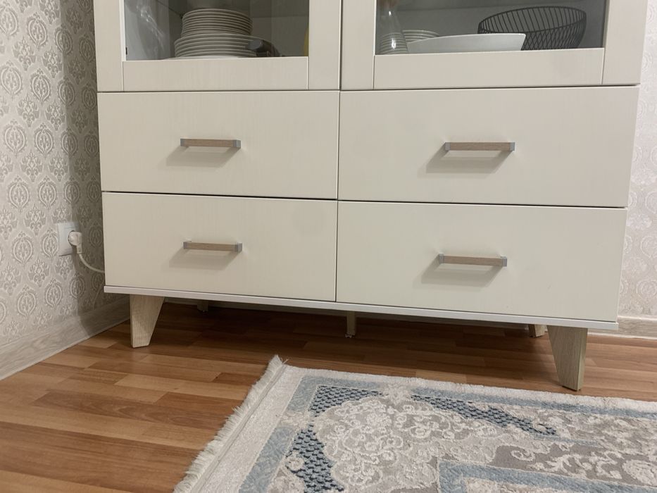 Сервант для посуды,в отличном состояний