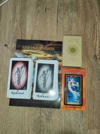 Set cărți de tarot și oracol.