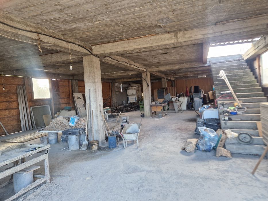 inchiriez atelier/hala 300m2 in arad.plus loc in fata mare