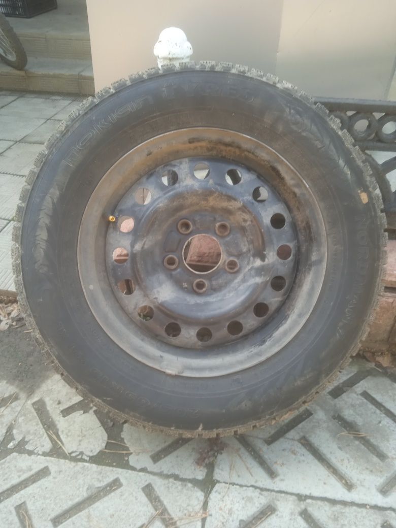 Продам шины 4 штуки с дисками Nokian 7 nordman