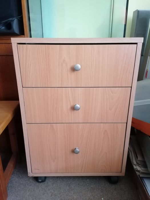 Vând dulap,mobila,birouri, comode,impecabile