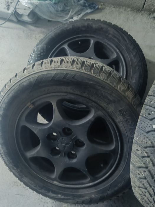 в комплект резина и диск