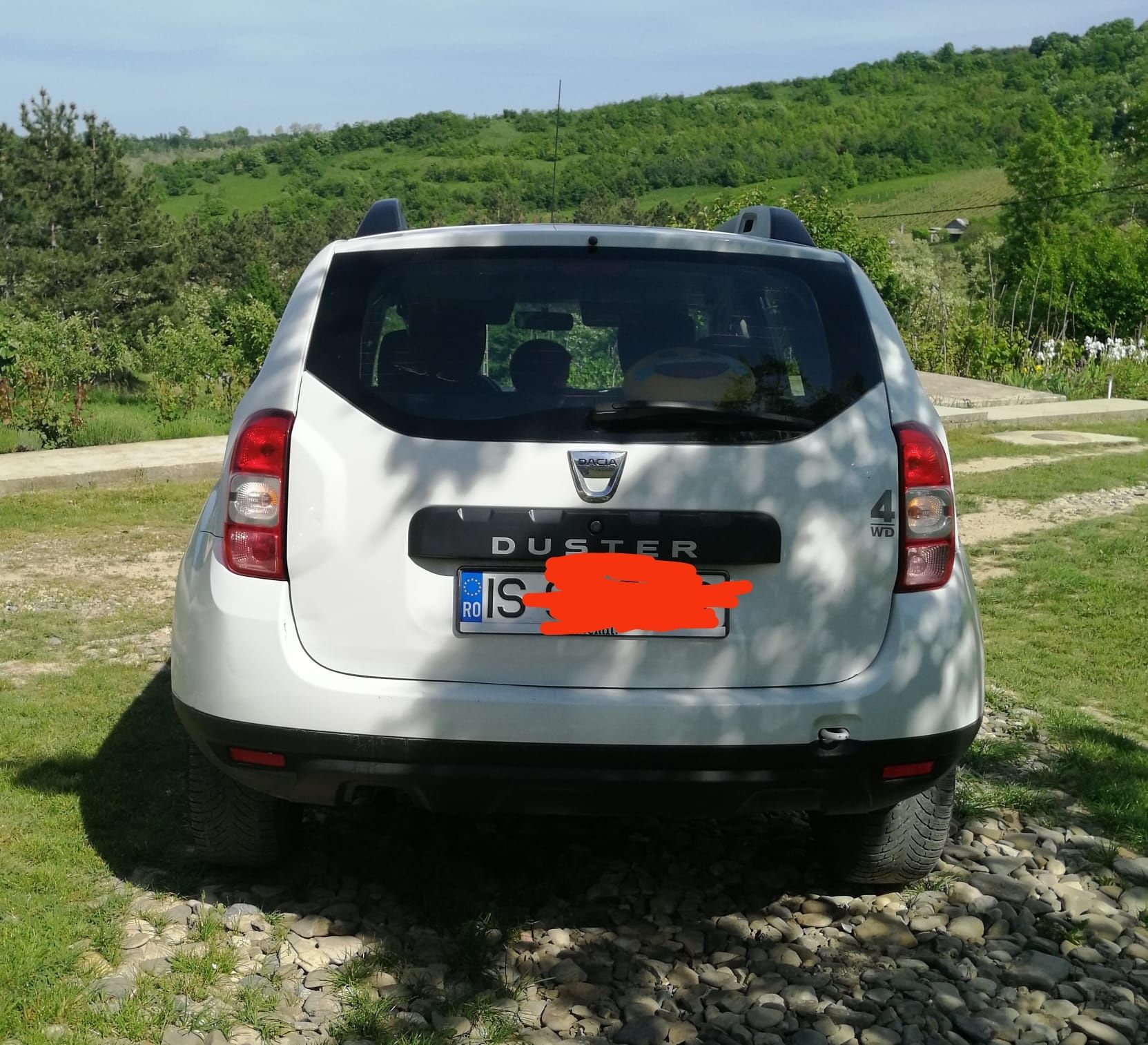 Vând Dacia Duster