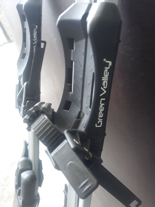 Suporti pzr transportul bicicletelor pe autoturism .