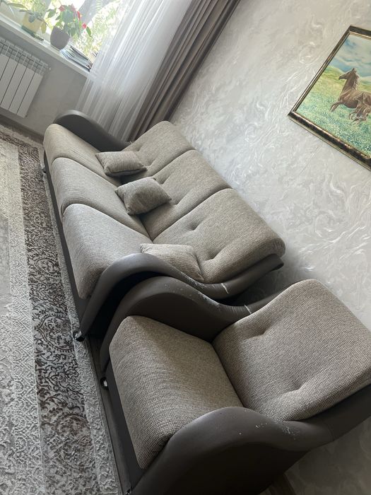 Продам диван и одно кресло