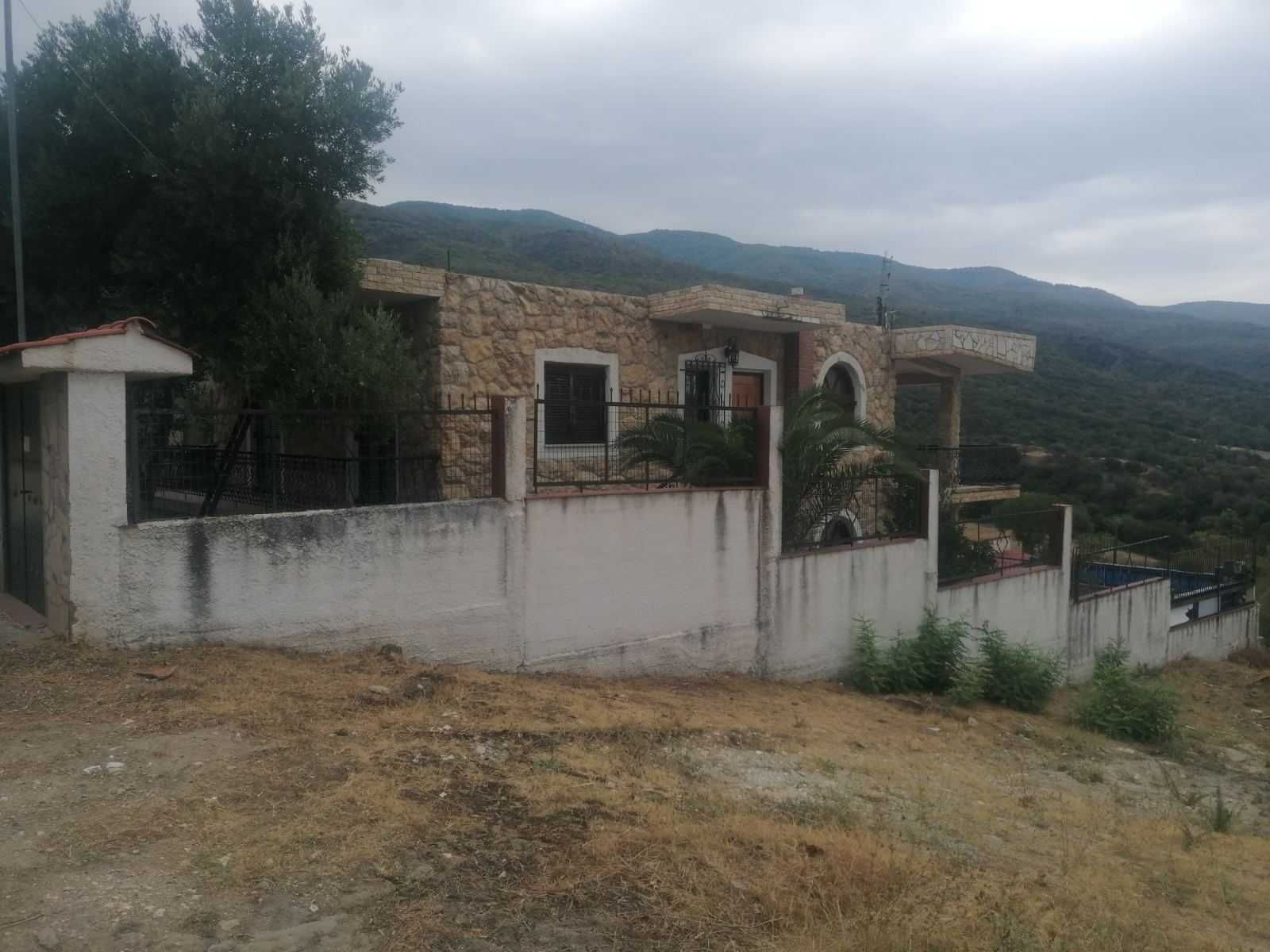 Продава се къща 160 м2 с двор 330 м2 в Аспровалта, Северна Гърция