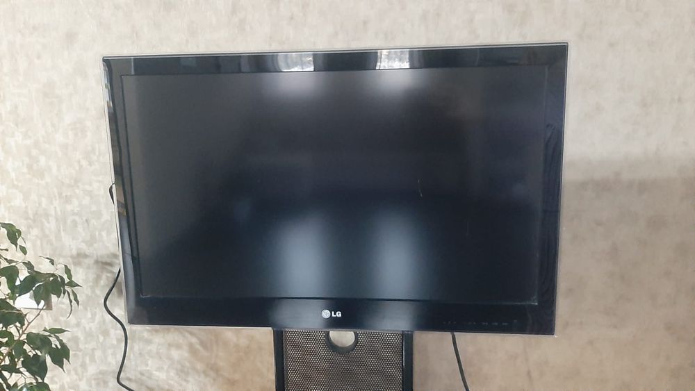 Продам телевизор LG