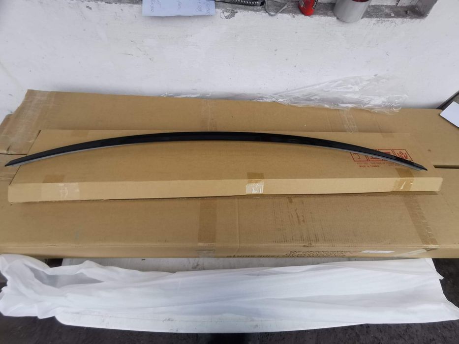 Eleron spate portbagaj Audi A4 B8 Face-lift negr lucios  8K5827933 GRU