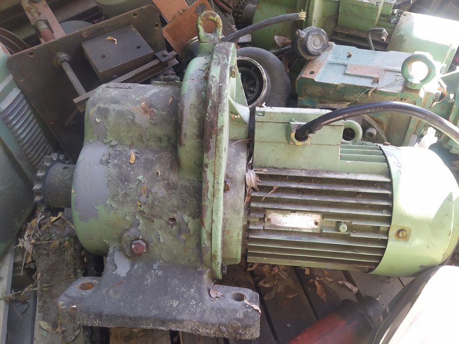 Силовой редуктор с электродвигателем