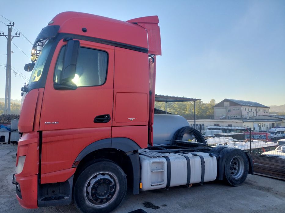 Vind Mercedes-Benz Actros 2015