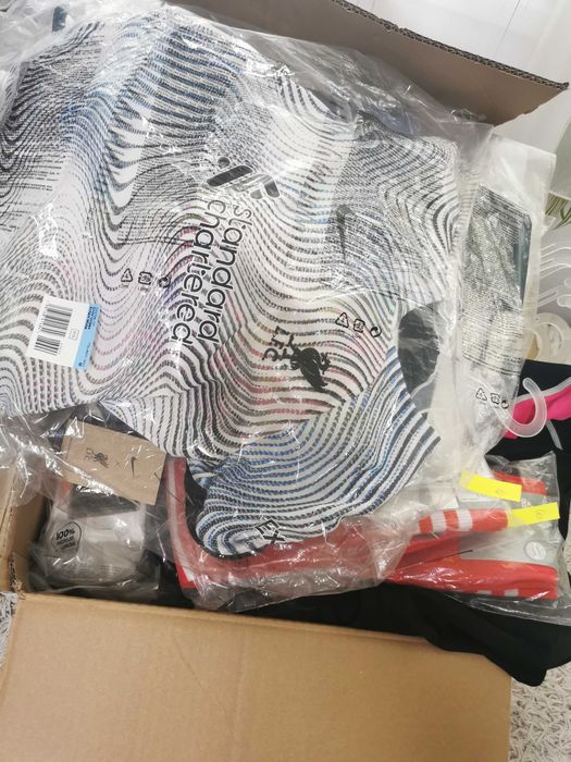 Lot haine brand originale – 140 bucăți, preț mic