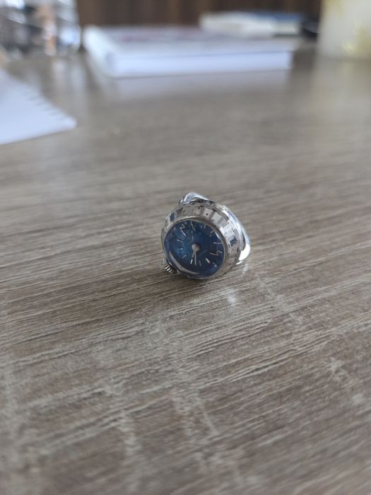 Антикварен пръстен с вграден часовник на Seiko