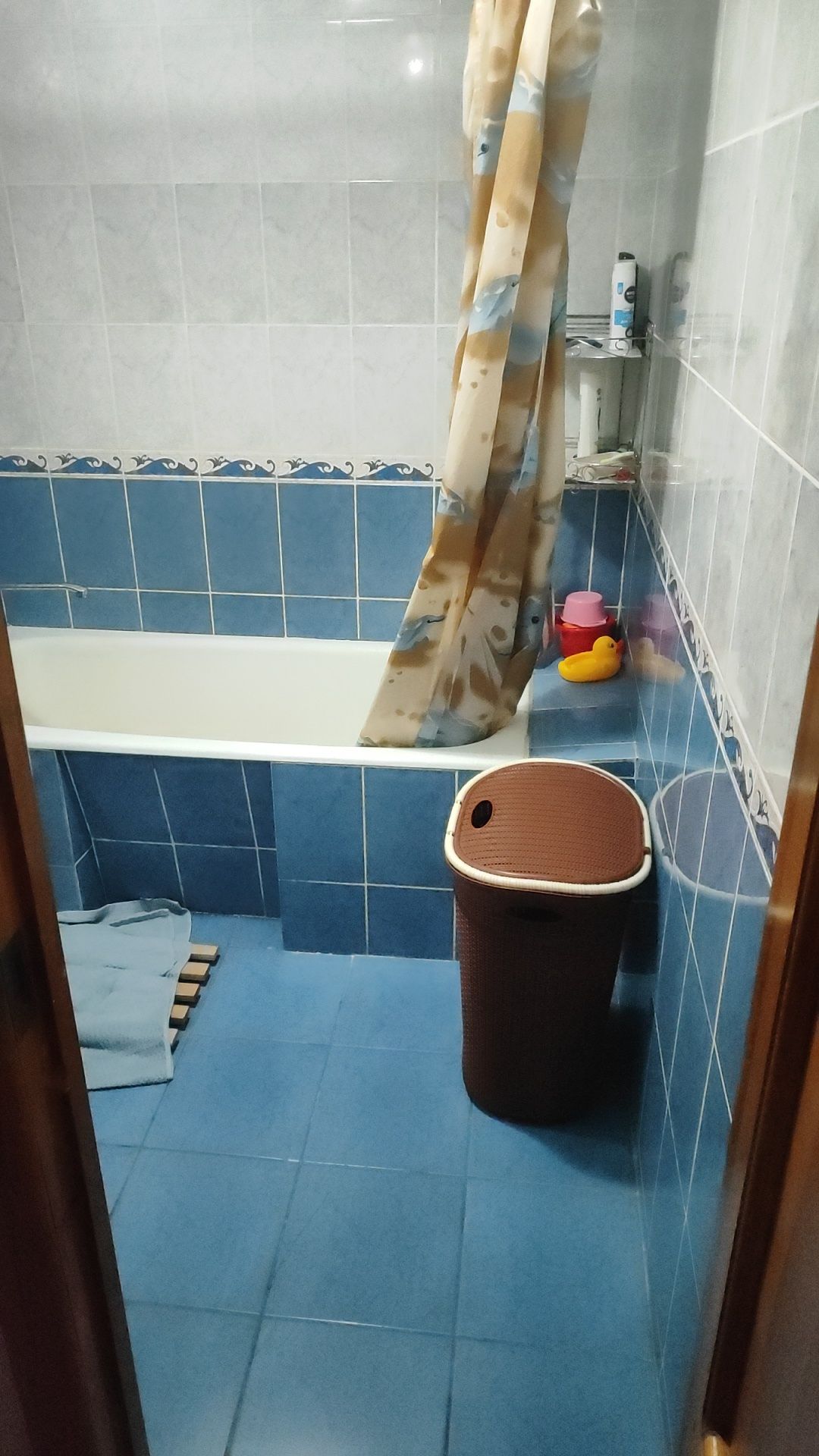Uy sotiladi 3xona balkoni bor