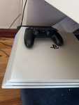 Ps4 pro sotiladi oq limited edition 1tb yangi ichida pullik akaunti