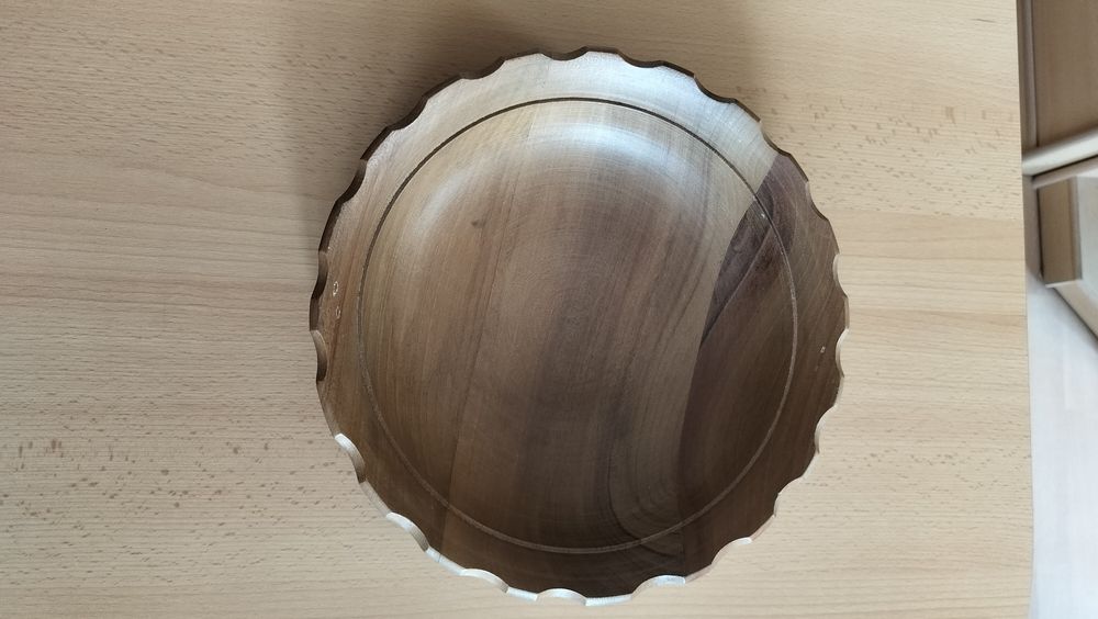 Резбована дървена купа за плодове или бонбони