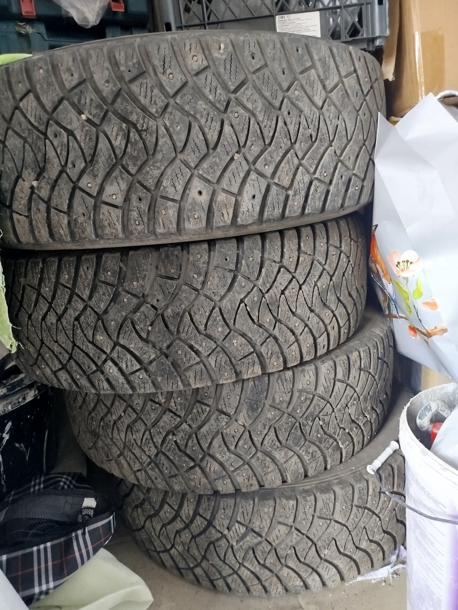 Продаю зимние шины Dunlop 215/60 R17 100T