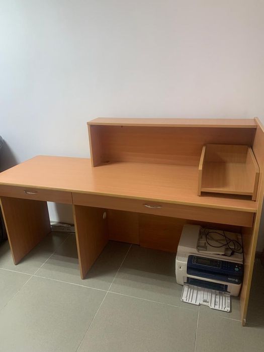 Отдам даром стол и шкаф