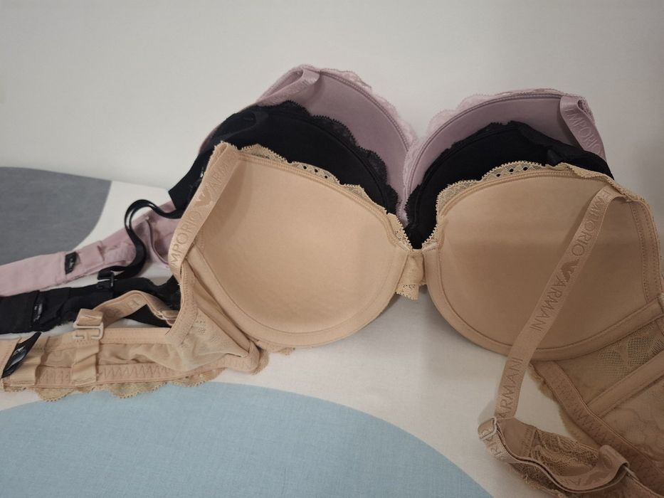 Сутиени Emporio Armani