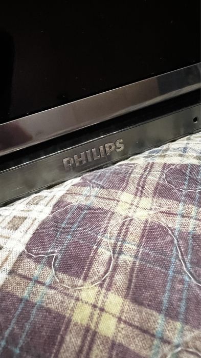 Продам телевизор на запчасти PHILIPS