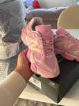 New balance 9060 pink , roz cu defect