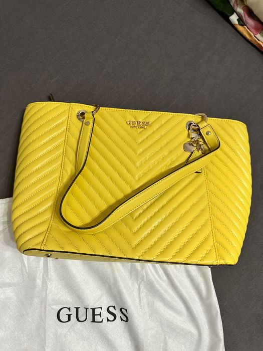 Дамска чанта guess