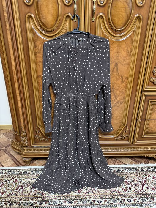 Длинное платье в горошек