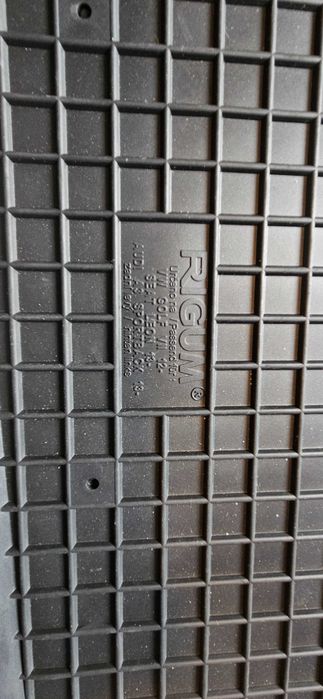 Стелки за кола RIGUM/ Rezaw plast
