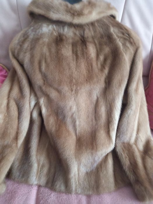 Haina blana de nurca