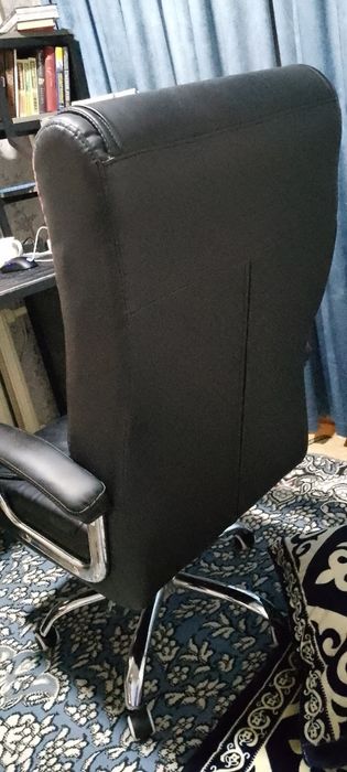 Офисное кресло ..