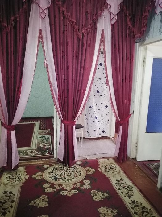 Qarshi shahri markazi, 2-qavatdan 3 xonali uy, 71m²