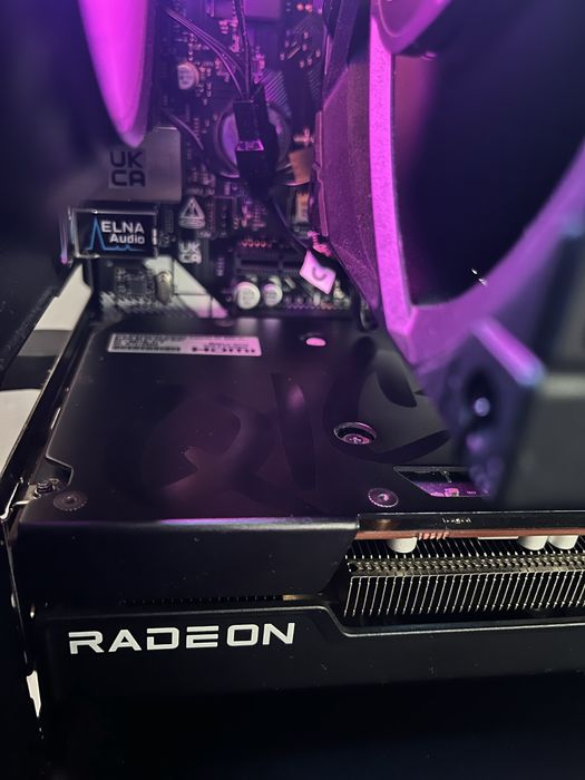 Placa video XFX Radeon 6600xt ,cu 3 ventilatoare ,stare excelenta