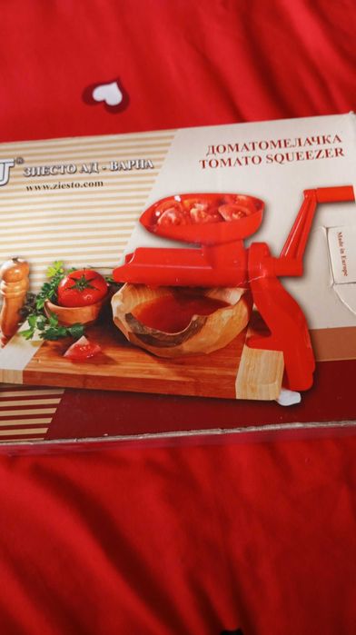 Mașina de tocat roșii