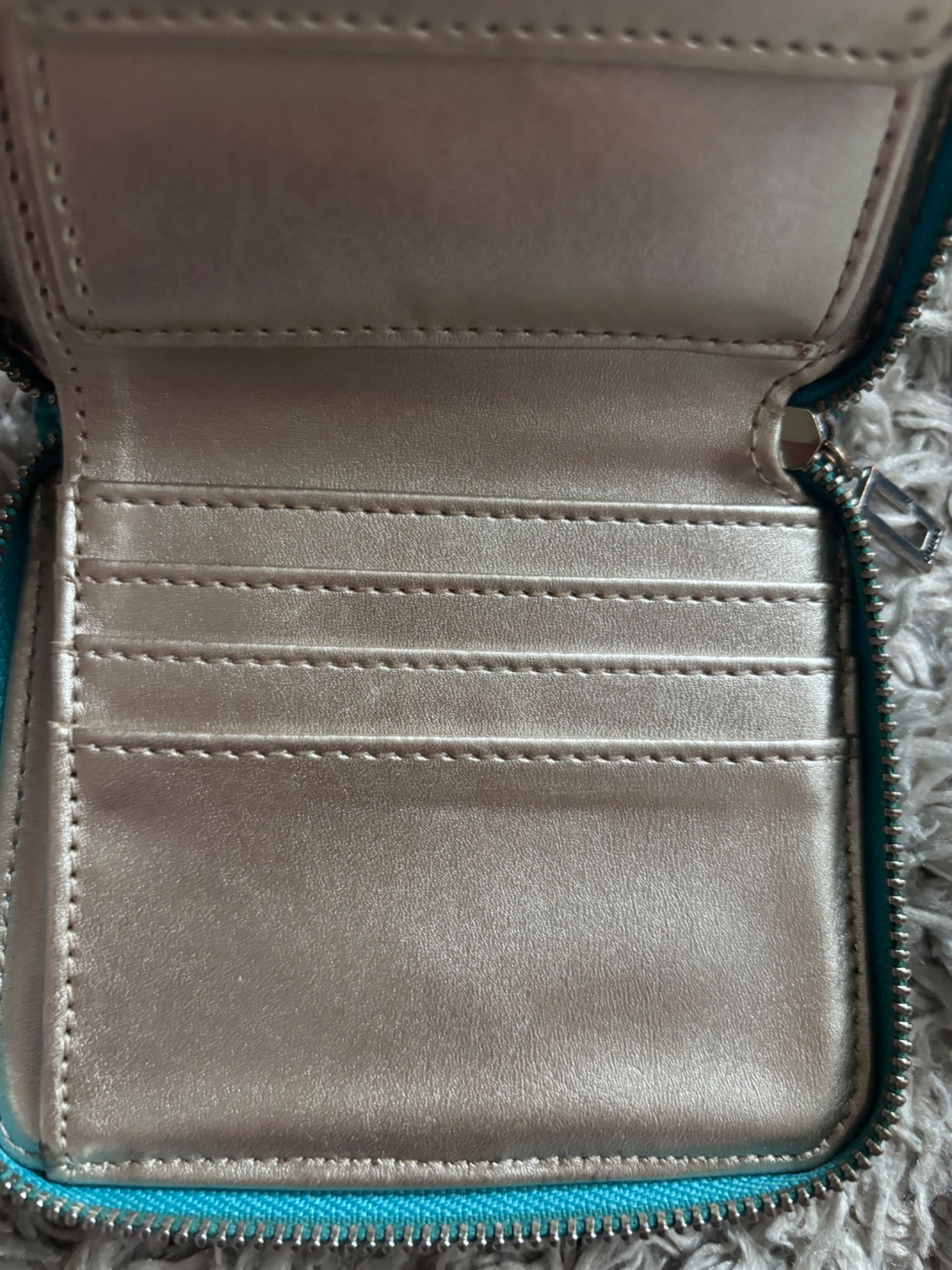 Дамски Портфейли Guess и Parfois