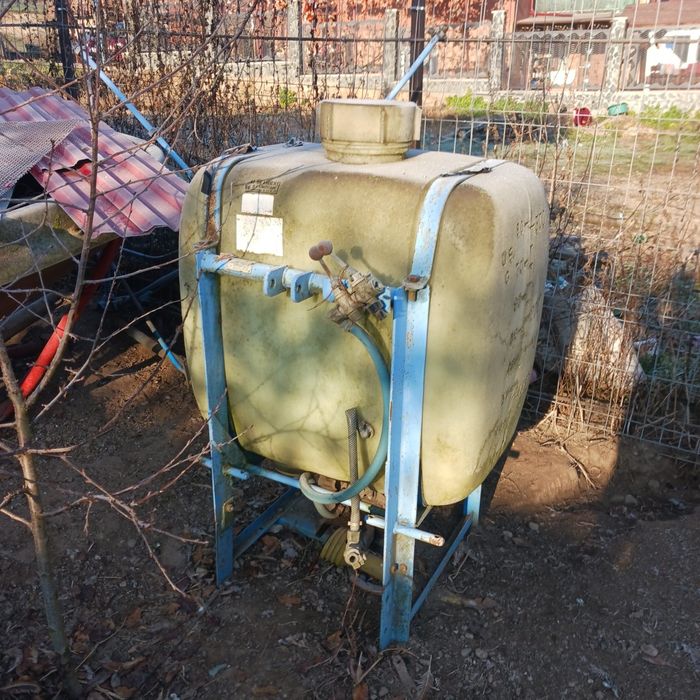 Vând 2 miguri de azot și un aparat de ierbicidat