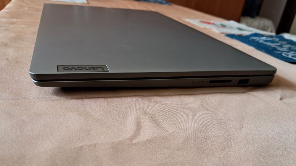 Нов лаптоп lenovo