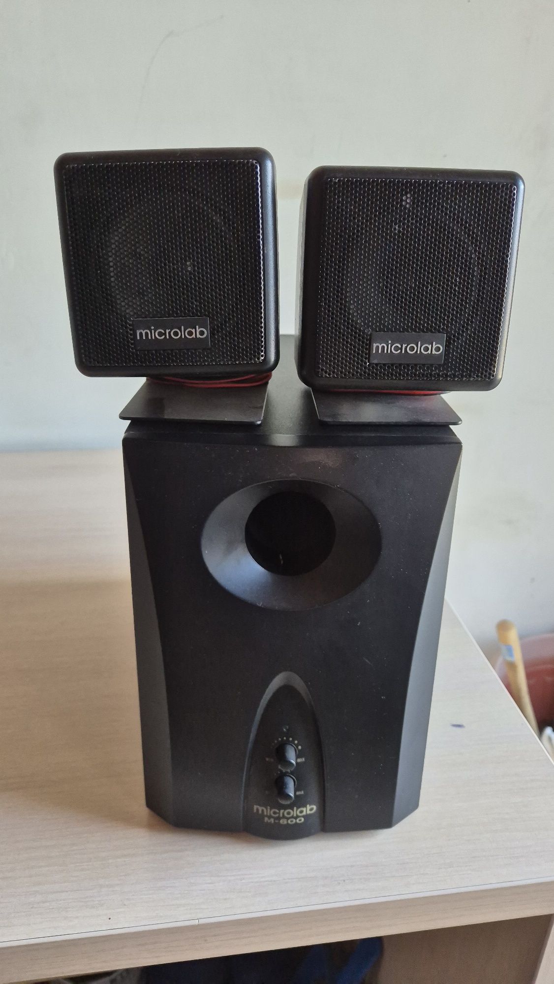 Продам колонку microlab в хорошем состоянии за 8тыс.