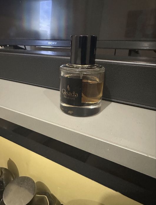 Vand parfum Gisada