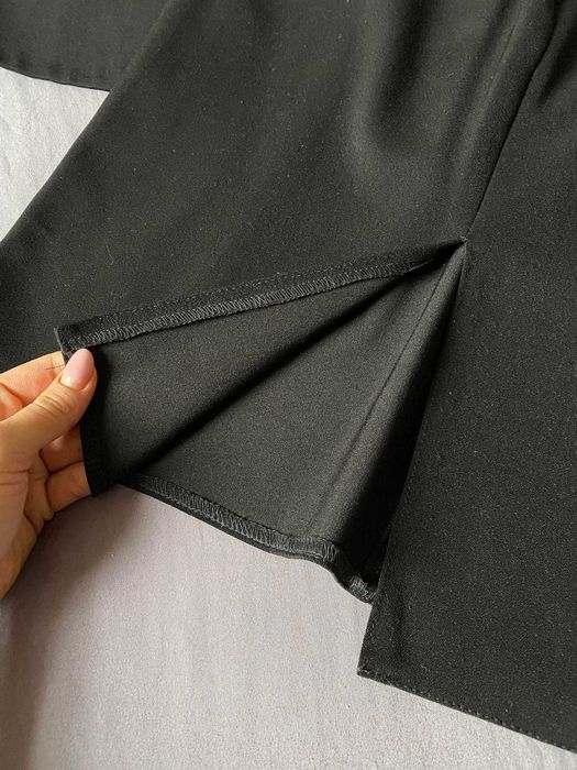 Два модела поръчкови костюма- черен и сив