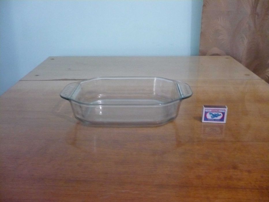 Стеклянная прямоугольная форма с ручками для запеканок или выпечки