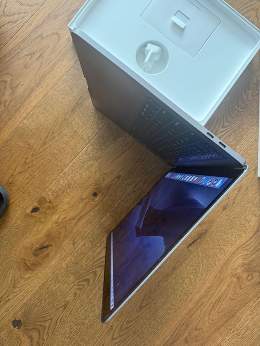 Macbook pro 2019 tochbar 13 inch Fullbox