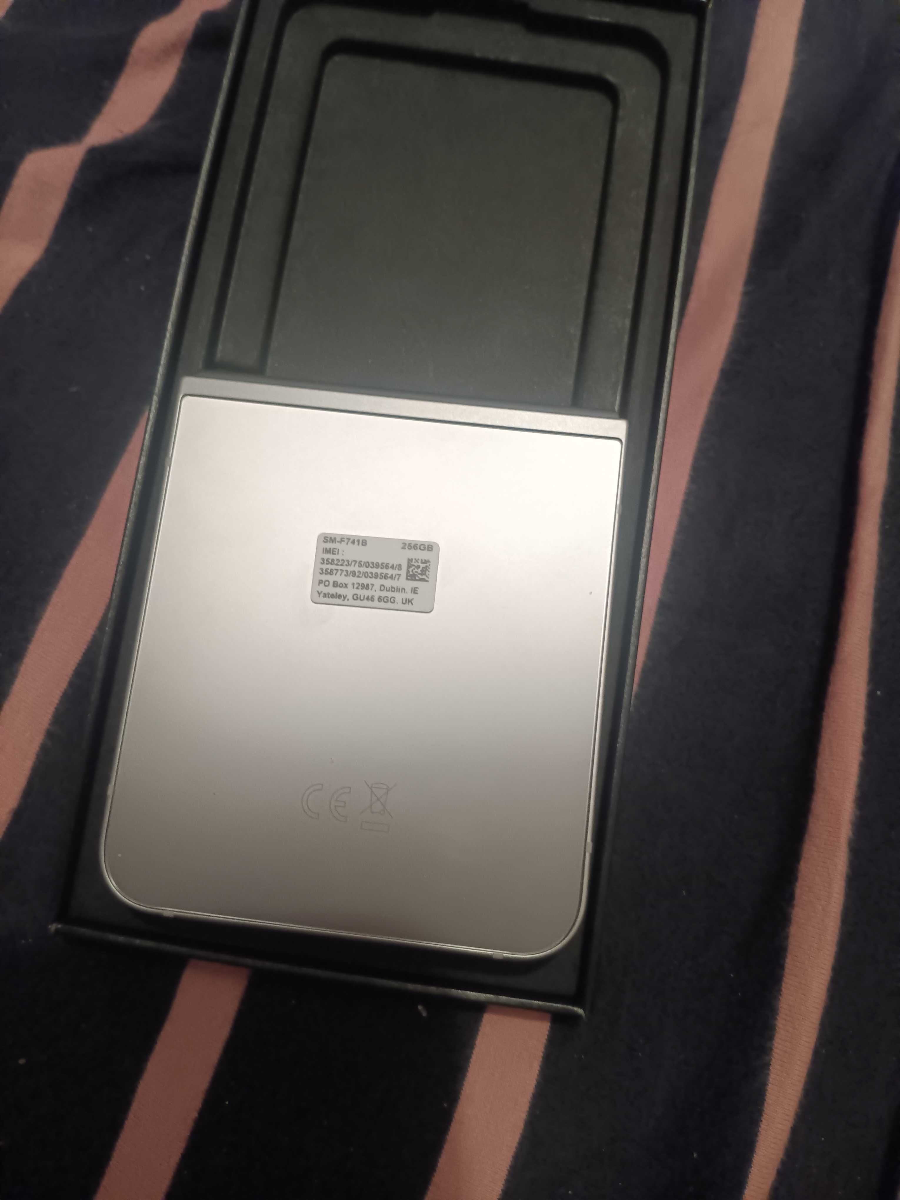 Samsung Galaxy Z Flip 6