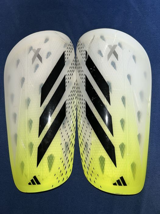 Vand aparatori de fotbal