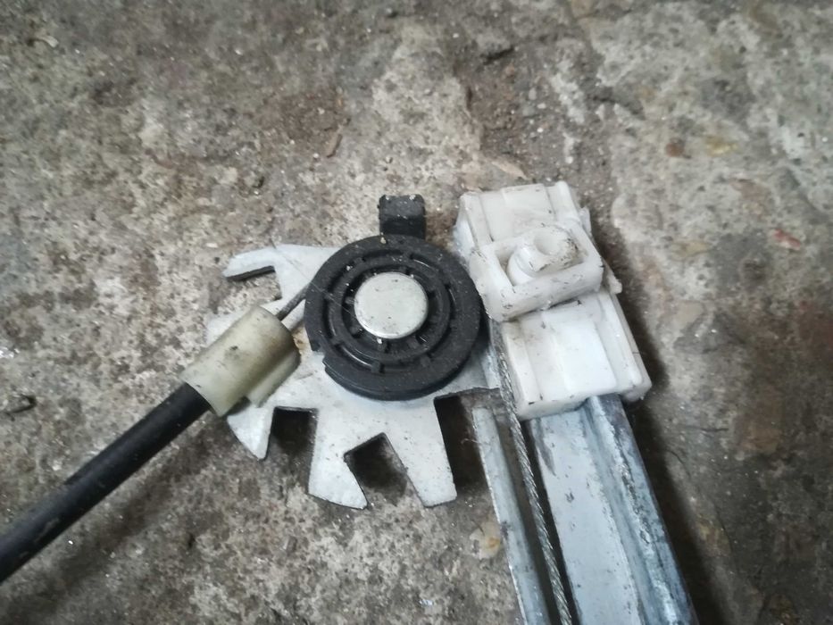 Vw Caddy Кади преден ляв стъклоповдигач моторче машинка ел стъкла