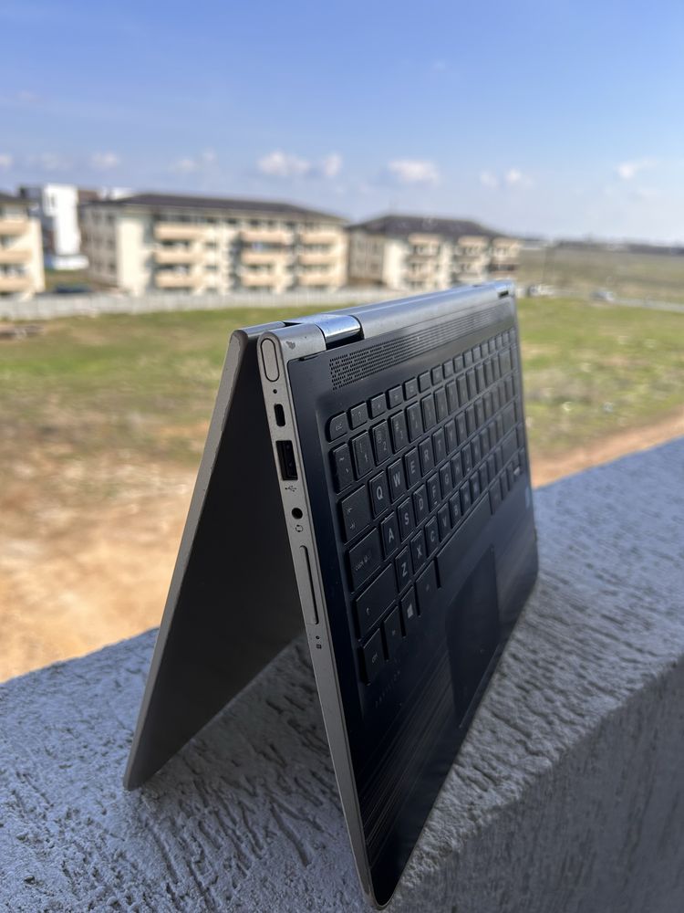 Laptop HP Satellite x360, 14 inchi, i5-7200U, 256GB SSD, 4GB RAM