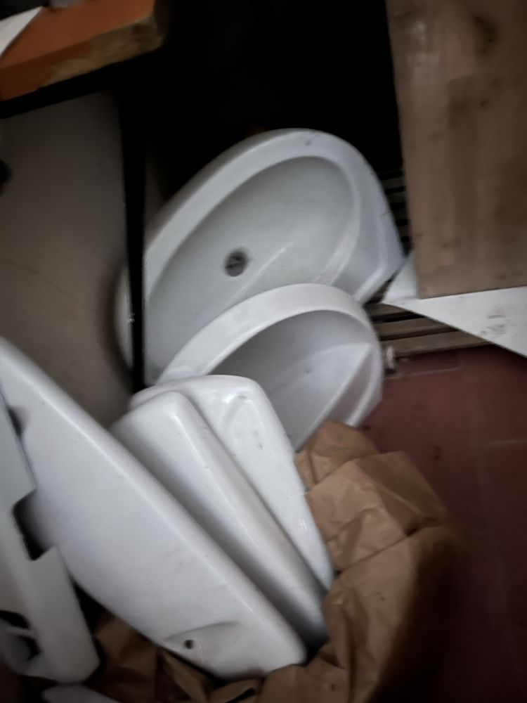Usa cu toc / Wc/cabina dus/ covor persan/obiecte sanitare