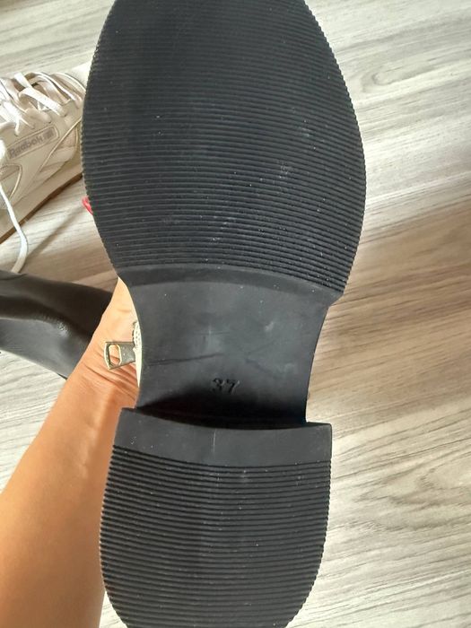 Продам новые кожаные сапоги