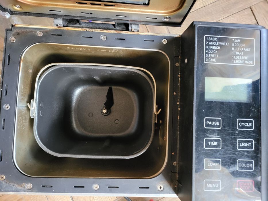 Masina de copt paine Gorenje relativ functionala