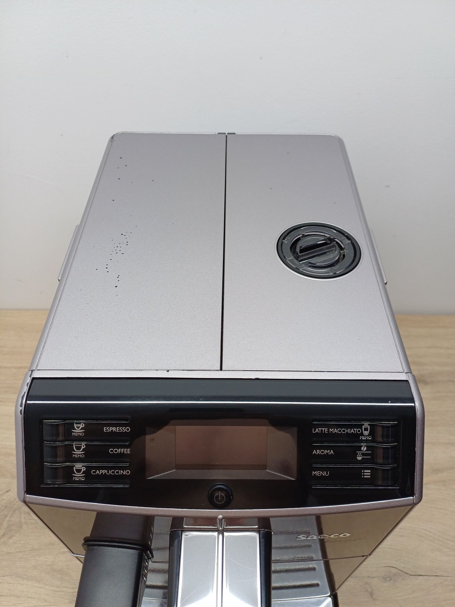 Продавам кафемашина Saeco Minuto HD8867