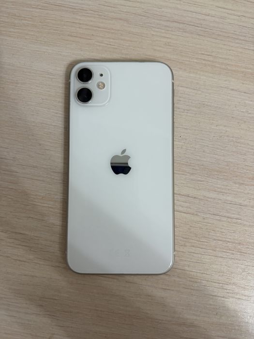 Продам Айфон 11 и чехлы